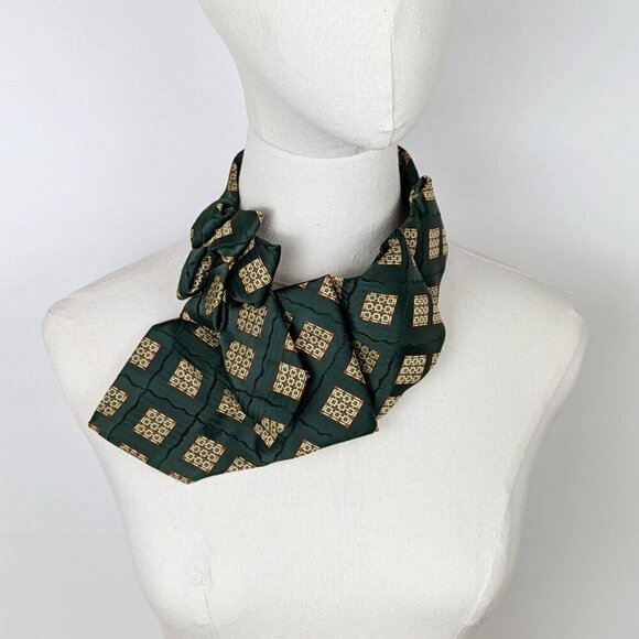 Ogsplosh Women's Fall Vintage Green and Cream Ascot Tie - Picture 4 of 8
